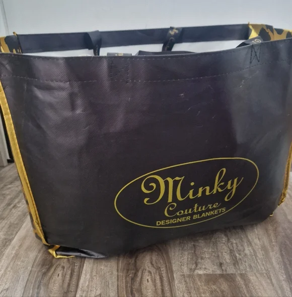 Minky Couture Leopard Print Cozy blanket - Picture 3 of 12